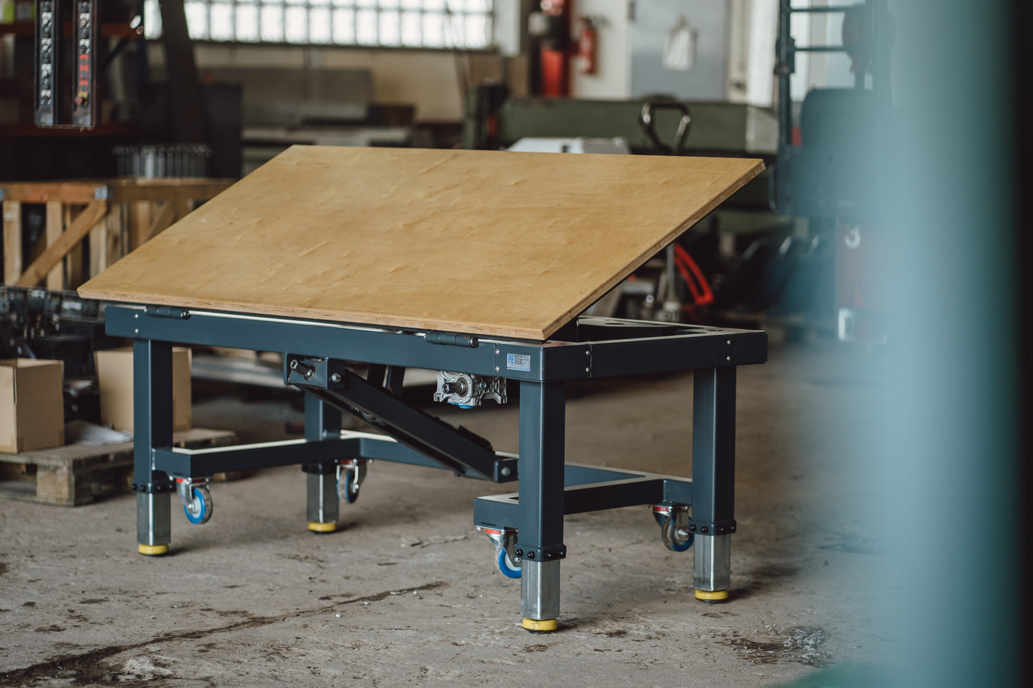Lift Table / Steel frame / up to 3000 kg / Chain spindle drive