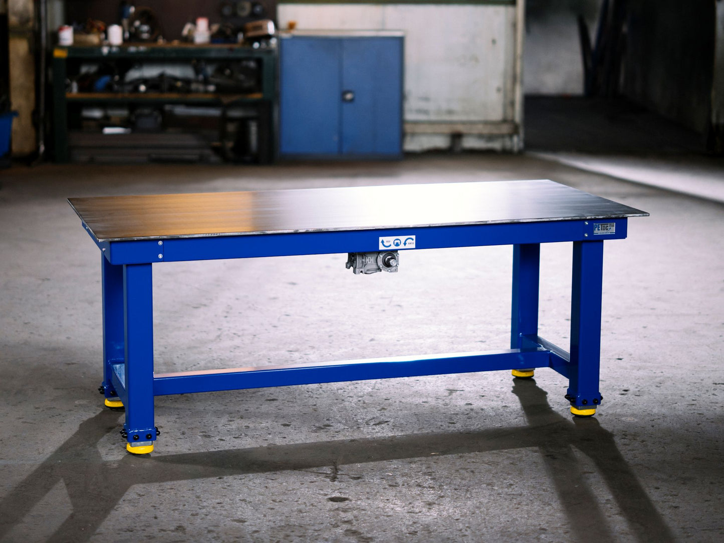 Extremely heavy-duty height-adjustable workbench working table for industry and professionals with casters and steel tabletop