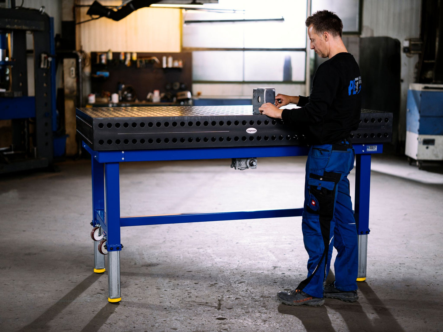 big heigt adjustable welding table with siegmund weld plate high load and casters